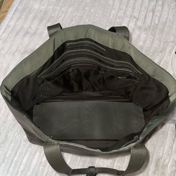 Lululemon All Day Tote - Picture 11 of 16